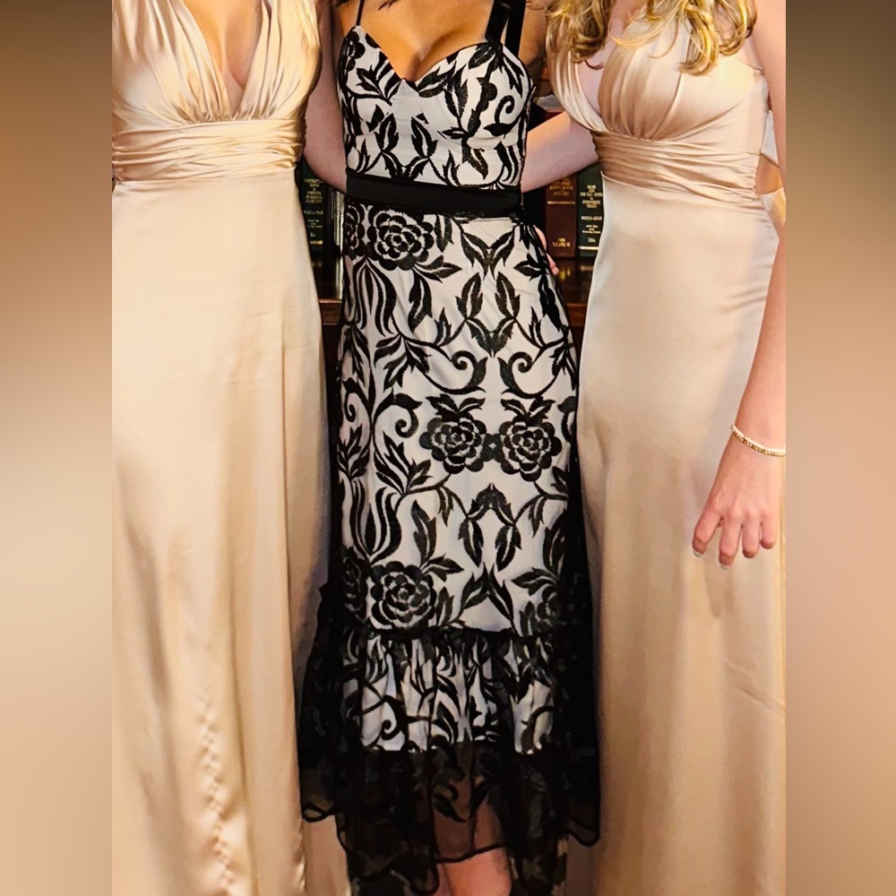 Stunning midi dress - worn once